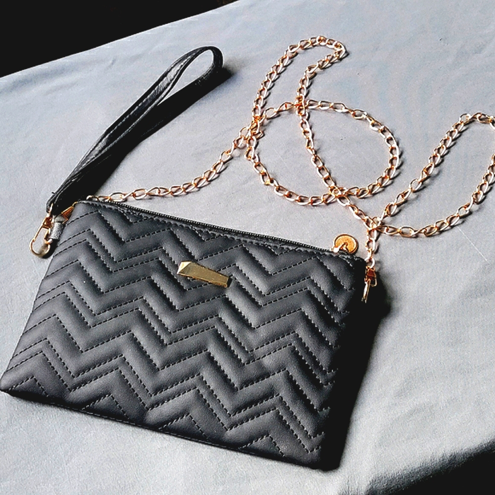 🖤🪙NEW Modern Chic Black & Gold-tone Quilted Clutch Bag